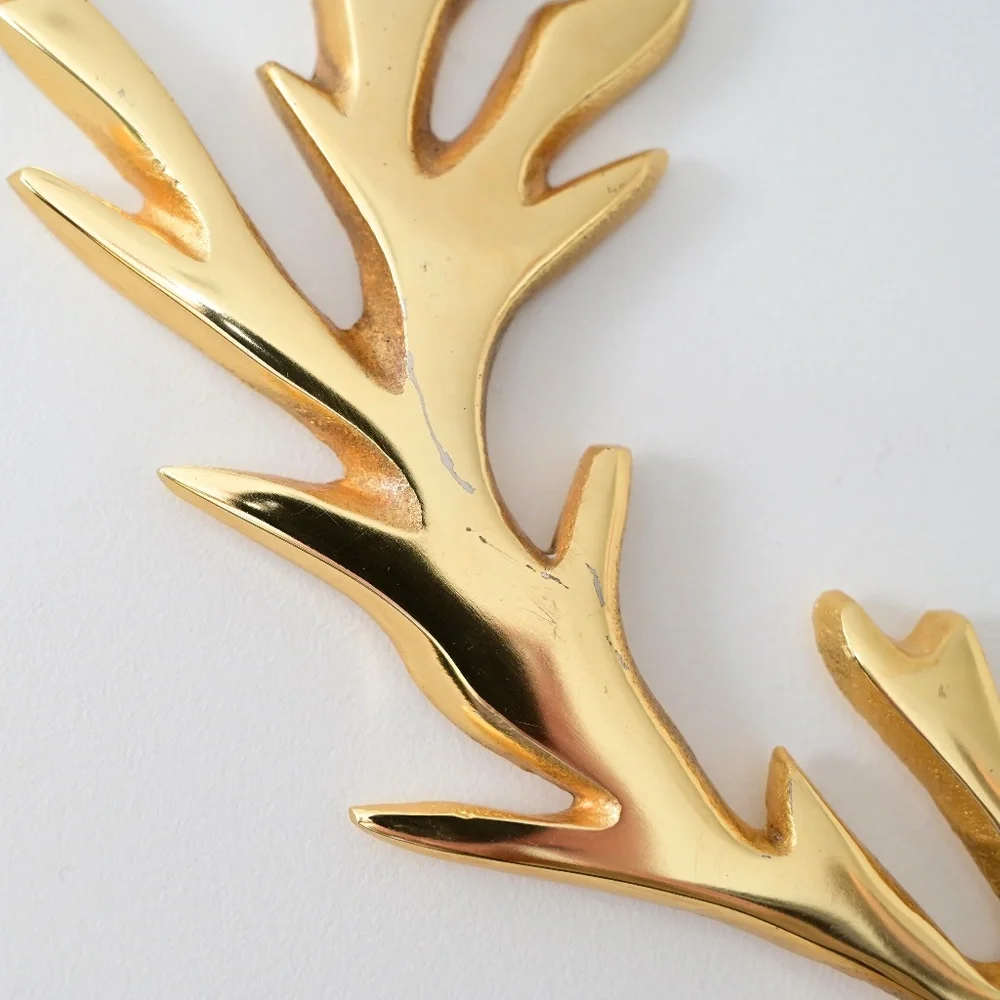 Nima Oberoi Lunales Branches Gold Charger Wreath | Staghorn Motif